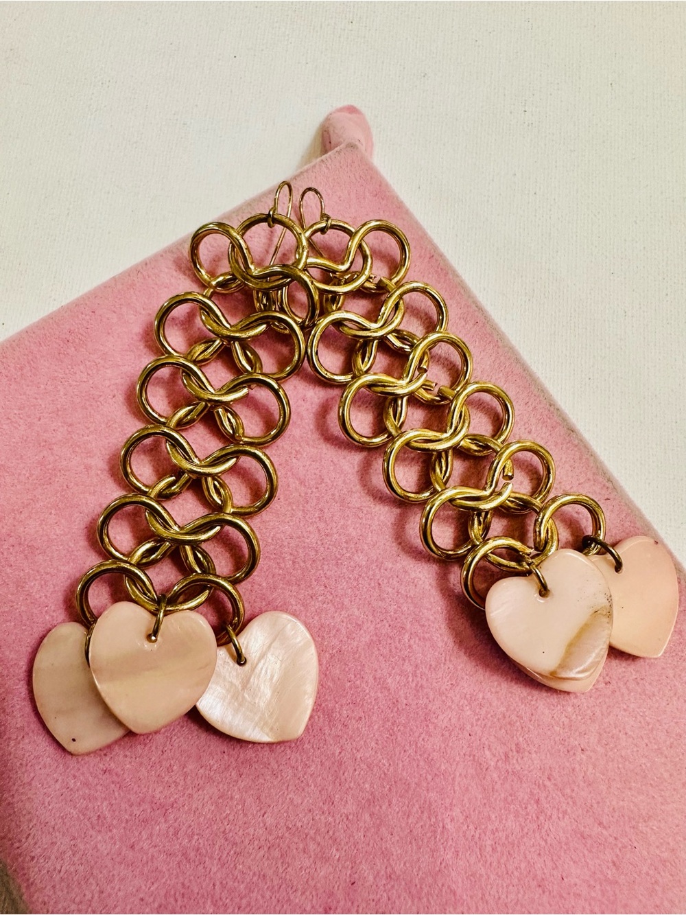 NWT Gold Tone Mother of Pearl Heart Dangle Earrings